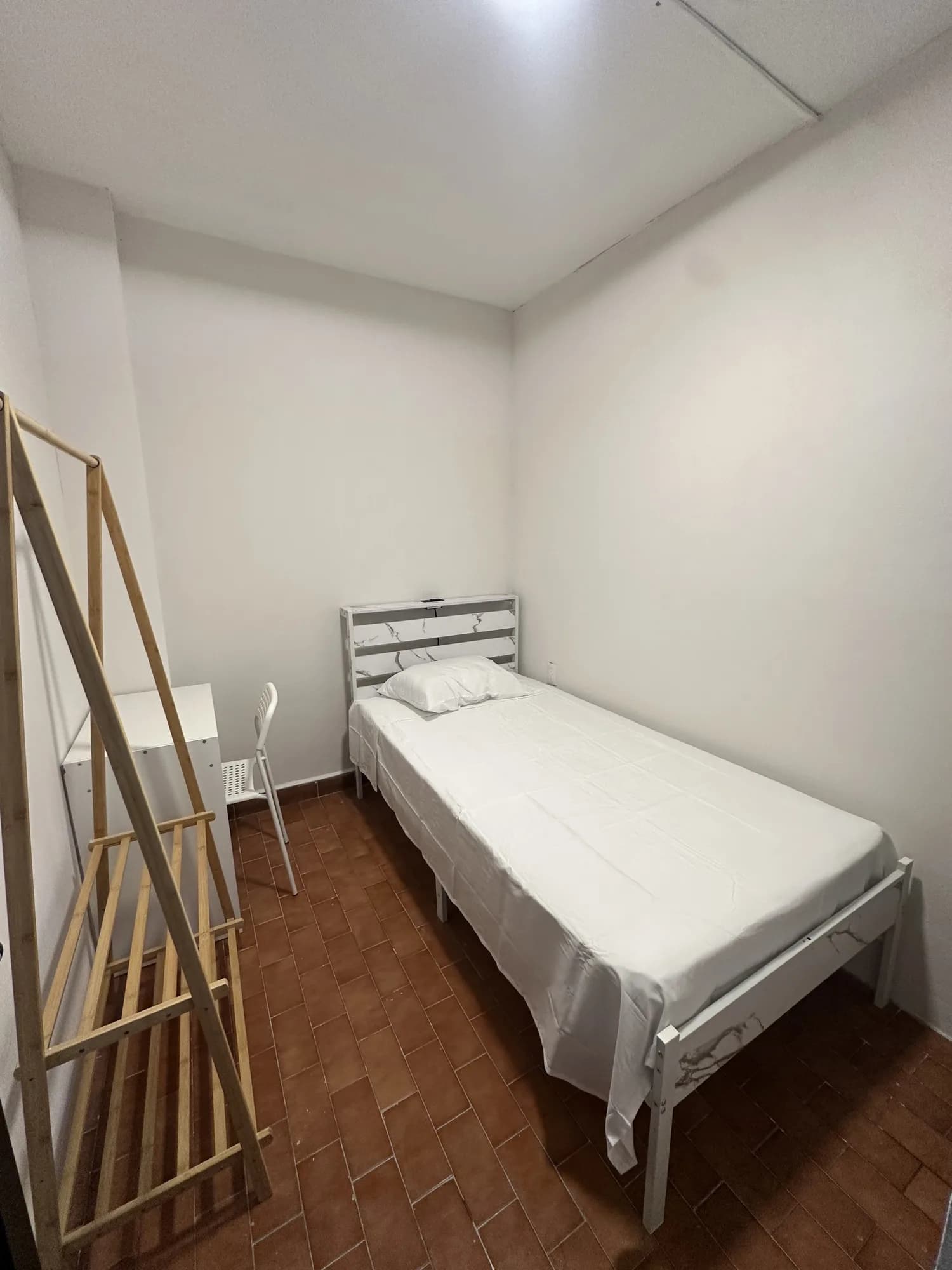 Comfort Room — Cuarto 12, privado en planta baja