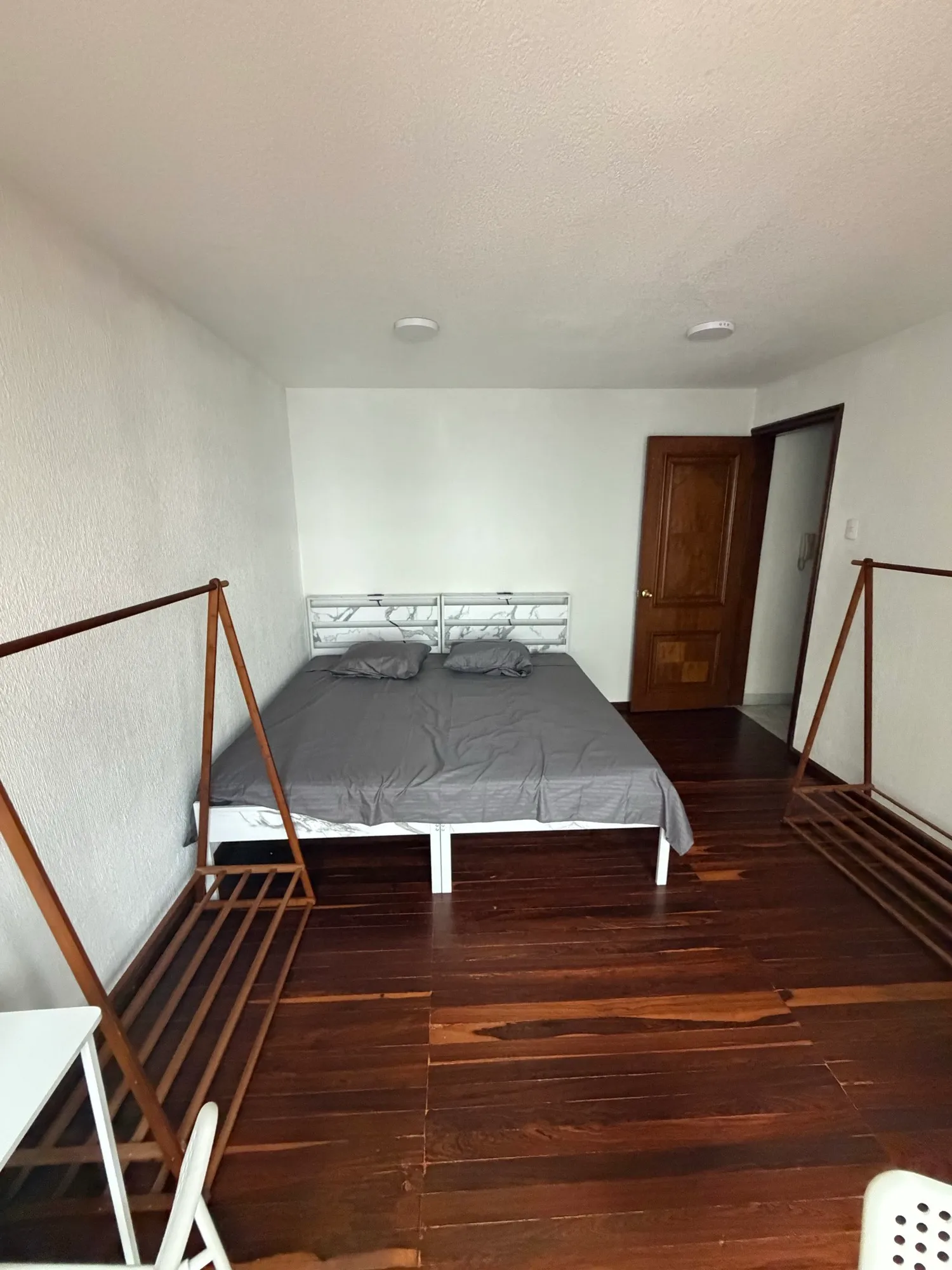 Loft — Street View — Cuarto 21, hacia la entrada