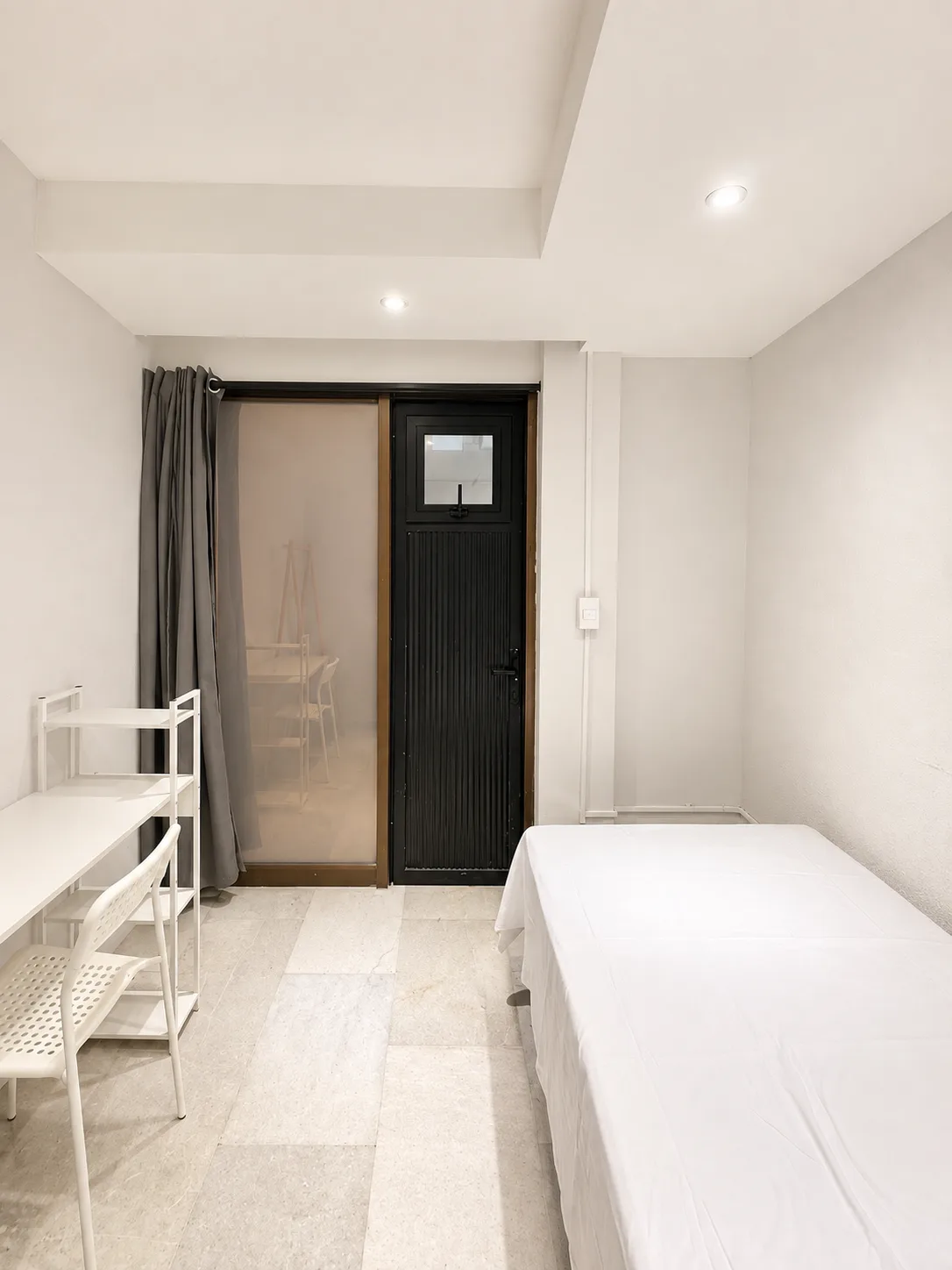 Comfort Room — Cuarto 8, detalle